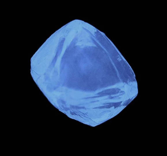 Photo below under longwave ultraviolet illumination of Diamond (0.76 carat yellow gem-quality cuttable octahedral rough diamond) from Jwaneng Mine, Naledi River Valley, Botswana Diamond (0.76 carat yellow gem-quality cuttable octahedral rough diamond) from Jwaneng Mine, Naledi River Valley, Botswana