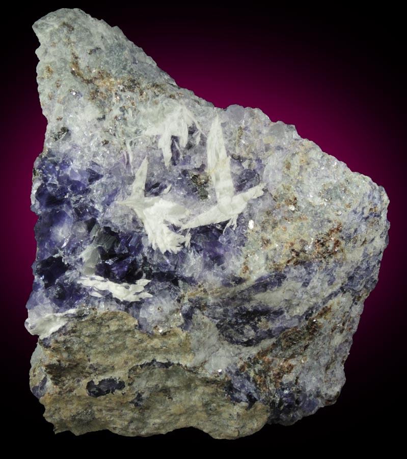 Fluorite with Barite and minor Sphalerite in marble from Lime Crest Quarry (Limecrest), Sussex Mills, 4.5 km northwest of Sparta, Sussex County, New Jersey