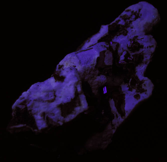 Photo below under shortwave ultraviolet illumination of Wulfenite from Ahumada Mine, Sierra de Los Lamentos, Chihuahua, Mexico Wulfenite from Ahumada Mine, Sierra de Los Lamentos, Chihuahua, Mexico