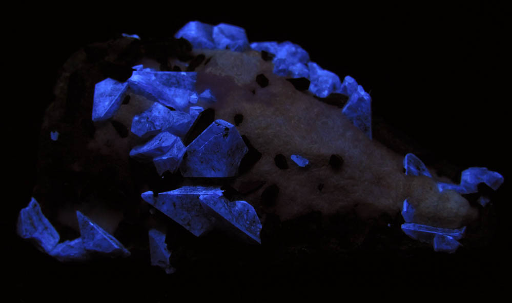 Benitoite, Neptunite, Natrolite from Benitoite Gem Mine, New Idria District, San Benito County, California (Type Locality for Benitoite)