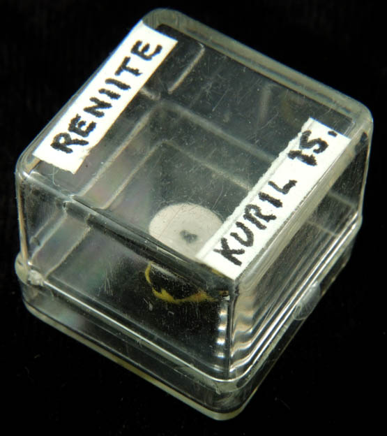 Rheniite from Kudriavy Volcano, Iturup Island, 178 km northeast of Hokkaido, Kuril Island Archipelago, Sakhalinskaya Oblast', Russia