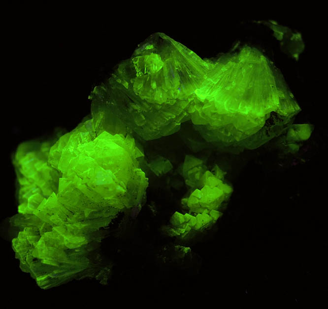 Photo below under shortwave ultraviolet illumination of Adamite from Mina Ojuela, Mapimi, Durango, Mexico Adamite from Mina Ojuela, Mapimi, Durango, Mexico