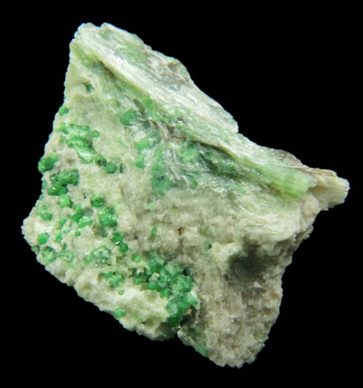 Uvarovite with Chromite cores plus Diopside from Fengtien Mine, Conc. S., 5 kilometers west of Fengtien village, Hualien, Taiwan