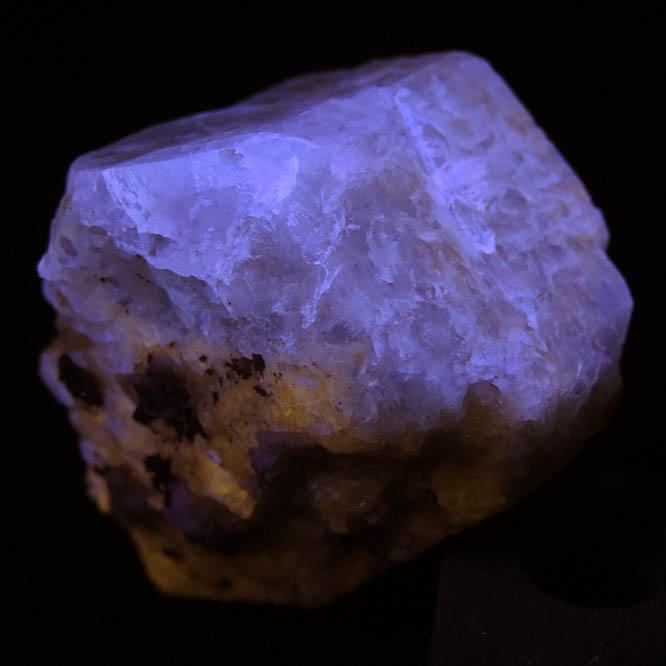 Fluorapatite on Albite from Barra do Salinas, Coronel Murta, Minas Gerais, Brazil