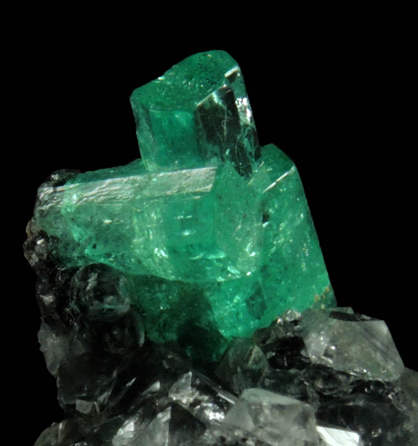 Beryl var. Emerald on Calcite from Polveros Mine, Vasquez-Yacop District, Boyac Department, Colombia