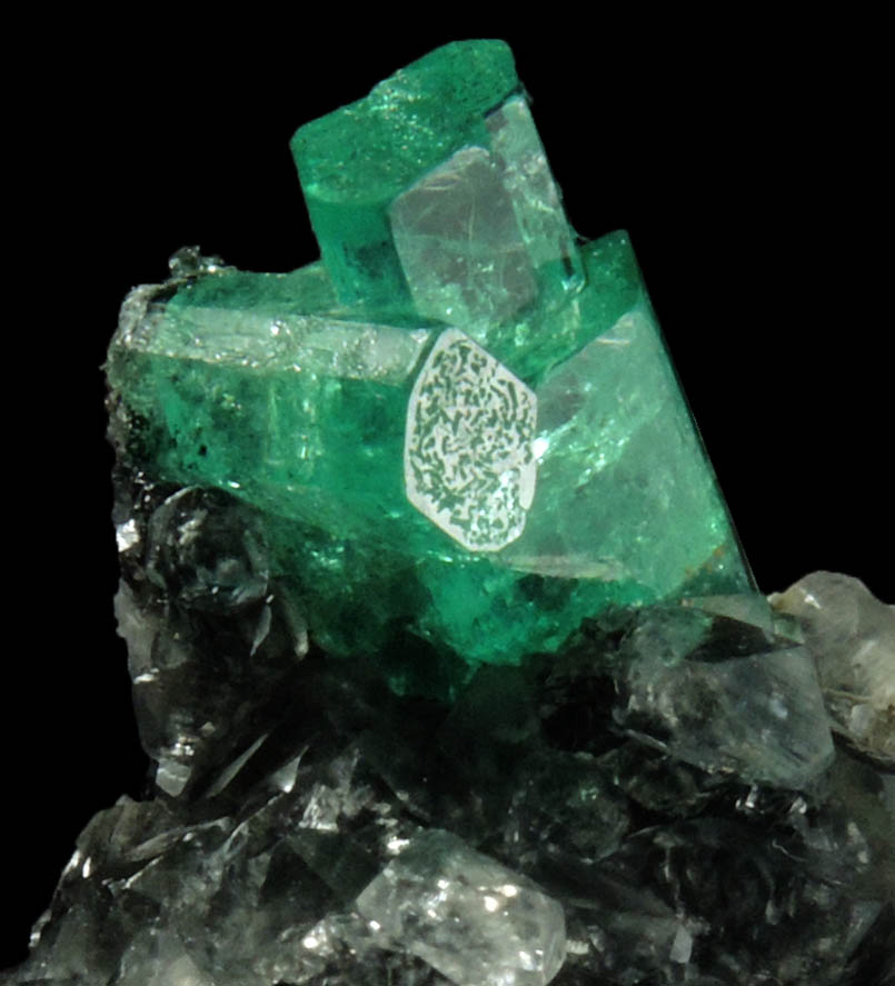 Beryl var. Emerald on Calcite from Polveros Mine, Vasquez-Yacopí District, Boyacá Department, Colombia