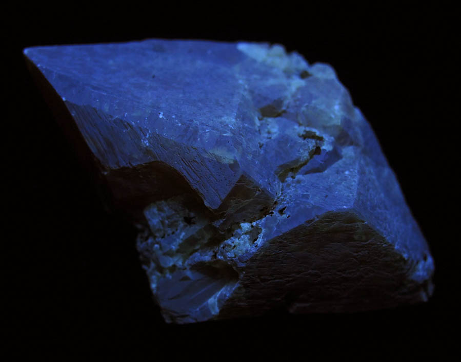 Scheelite (twinned crystals) from Xuebaoding Mountain near Pingwu, Sichuan Province, China