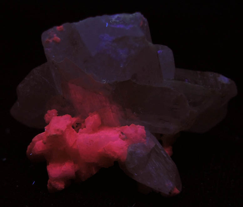 Cerussite sixling-twinned crystals with Hydrocerussite coating plus minor Calcite from Tsumeb Mine, Lead Pocket, Otavi-Bergland District, Oshikoto, Namibia