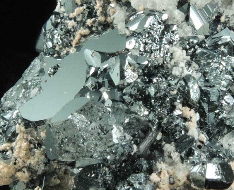 Hematite with Calcite and Lizardite from Wessels Mine, Kalahari Manganese Field, Northern Cape Province, South Africa