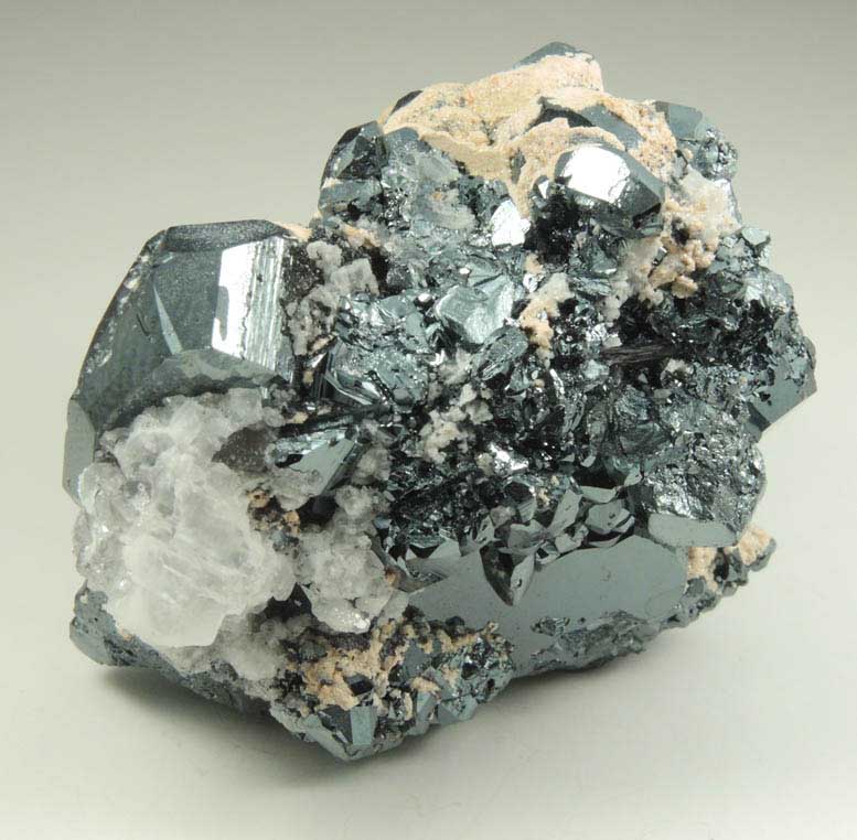 Hematite with Calcite and Lizardite from Wessels Mine, Kalahari Manganese Field, Northern Cape Province, South Africa