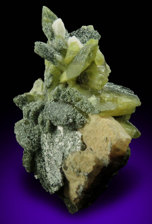 Chlorite on Titanite from Tormiq area, northwest of Skardu, Haramosh Mountains, Baltistan, Gilgit-Baltistan, Pakistan