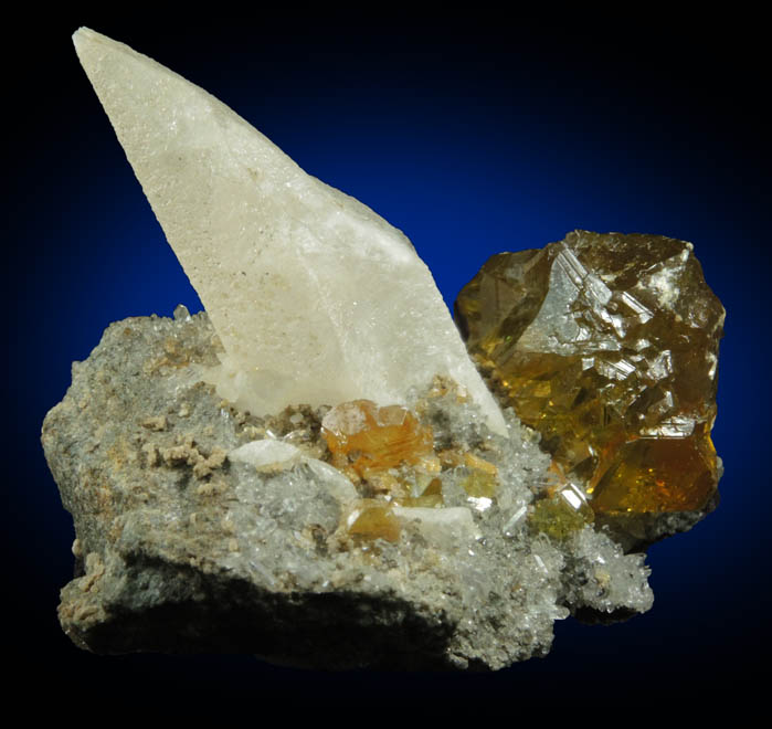 Sphalerite (Spinel Law twinned) with Calcite from Dzhezkazgan Mine, Karaganda Oblast', Kazakhstan