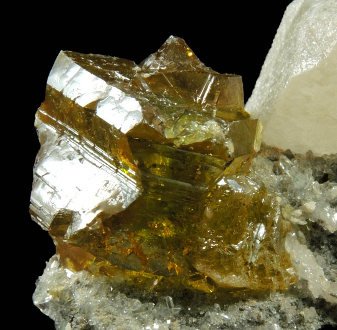 Sphalerite (Spinel Law twinned) with Calcite from Dzhezkazgan Mine, Karaganda Oblast', Kazakhstan