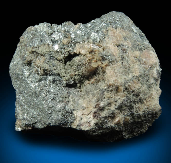 Fluorapatite and Quartz in Galena from Pea Ridge Mine, Washington County, Missouri