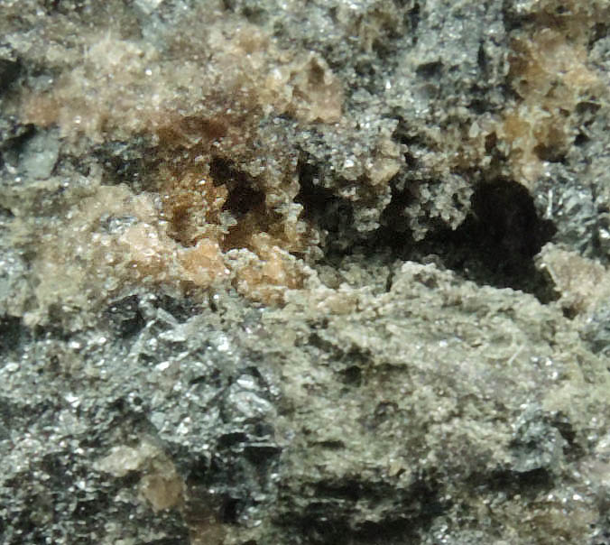 Fluorapatite and Quartz in Galena from Pea Ridge Mine, Washington County, Missouri