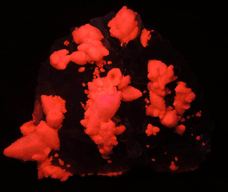 Photo below under shortwave ultraviolet illumination of Calcite on Fluorite from Jingbian, Zongyang, Anqing, Anhui, China Calcite on Fluorite from Jingbian, Zongyang, Anqing, Anhui, China
