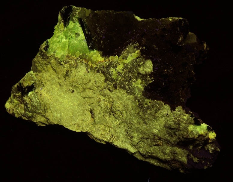 Szenicsite, Powellite and Powellite pseudomorphs after Molybdenite from Jardinera #1 Mine, Tierra Amarilla, Inca de Oro, Chile (Type Locality for Szenicsite)