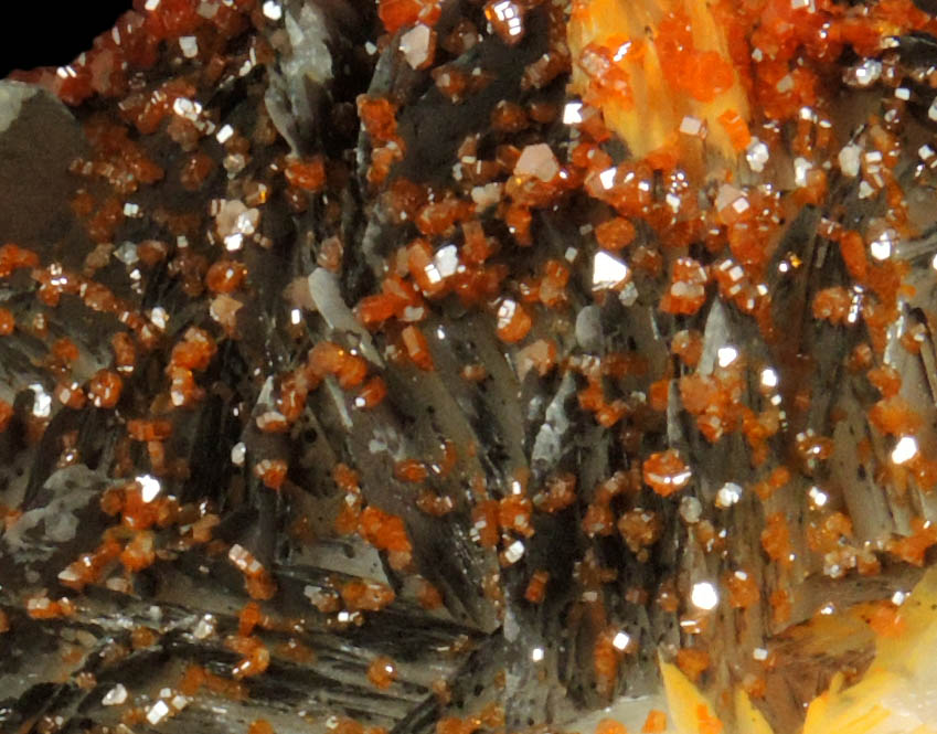 Vanadinite on Barite with manganese-oxides from Mibladen, Haute Moulouya Basin, Zeida-Aouli-Mibladen belt, Midelt Province, Morocco