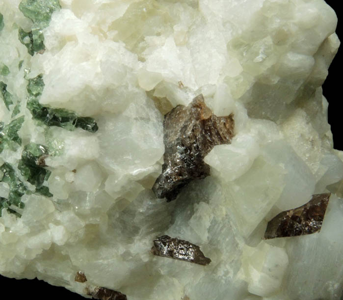 Diopside and Titanite in Albite from Rose Road locality, Pitcairn, St. Lawrence County, New York