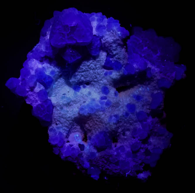 Photo below under longwave ultraviolet illumination of Fluorite on Quartz from Judith Lynn Claim, Pine Canyon, Grant County, New Mexico Fluorite on Quartz from Judith Lynn Claim, Pine Canyon, Grant County, New Mexico
