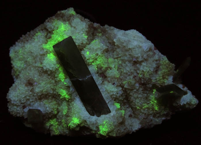 Photo below under shortwave ultraviolet illumination of Barite in Calcite from Sterling Mine, Stoneham, Weld County, Colorado Barite in Calcite from Sterling Mine, Stoneham, Weld County, Colorado