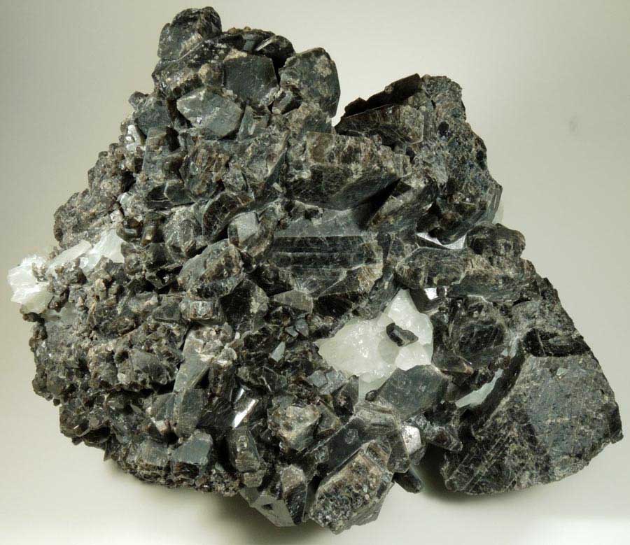 Hornblende-Pargasite in marble from Lime Crest Quarry (Limecrest), Sussex Mills, 4.5 km northwest of Sparta, Sussex County, New Jersey