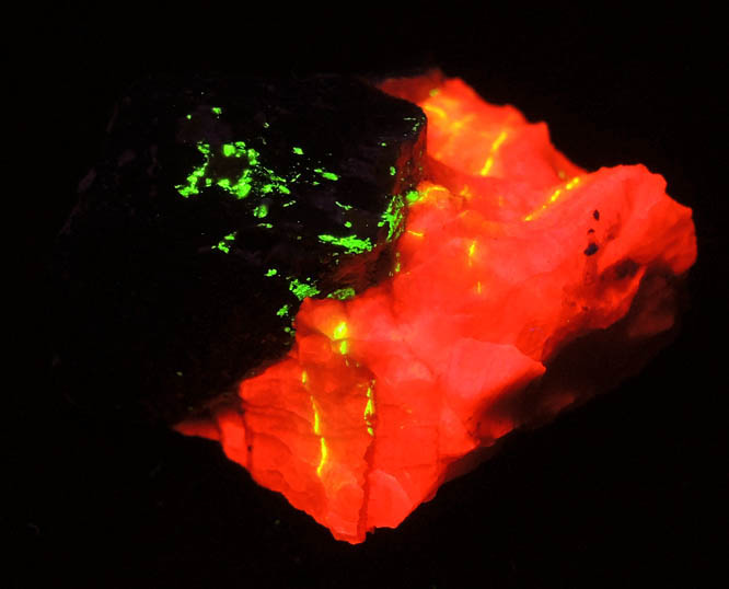 Zincite, Willemite, Calcite from Sterling Mine, Ogdensburg, Sterling Hill, Sussex County, New Jersey (Type Locality for Zincite)