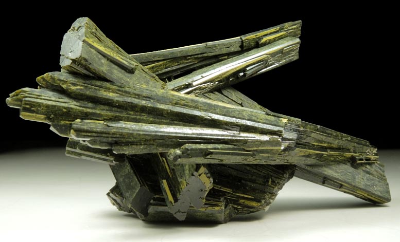 Epidote from Capelinha, 140 km NNW of Governador Valadares, Jequitinhonha Valley, Minas Gerais, Brazil