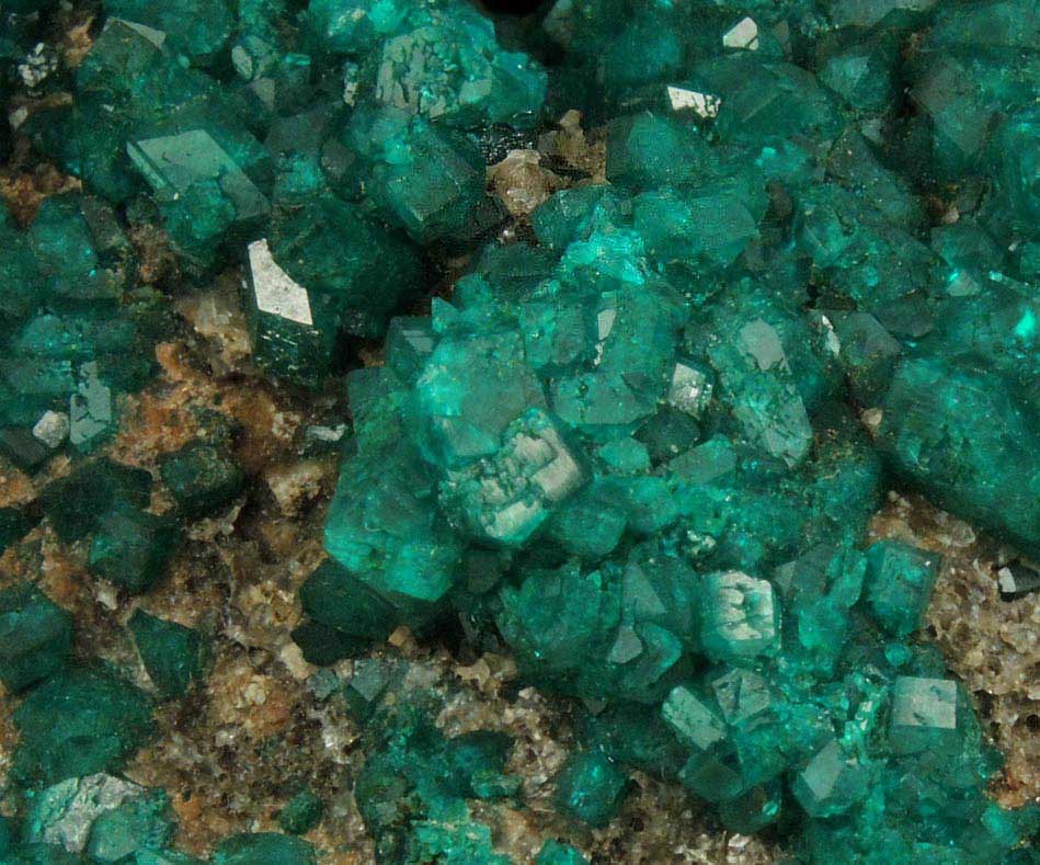 Dioptase on Calcite from Altyn-Tyube, 66 km east of Karagandy, Karaganda Oblast', Kazakhstan (Type Locality for Dioptase)