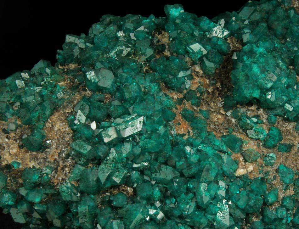 Dioptase on Calcite from Altyn-Tyube, 66 km east of Karagandy, Karaganda Oblast', Kazakhstan (Type Locality for Dioptase)