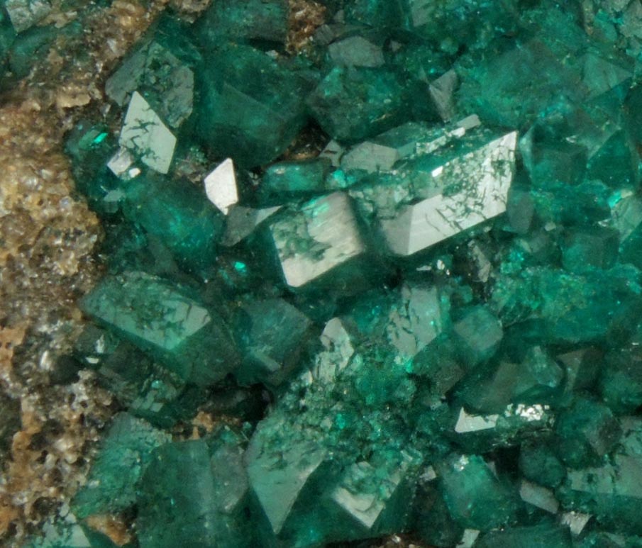 Dioptase on Calcite from Altyn-Tyube, 66 km east of Karagandy, Karaganda Oblast', Kazakhstan (Type Locality for Dioptase)