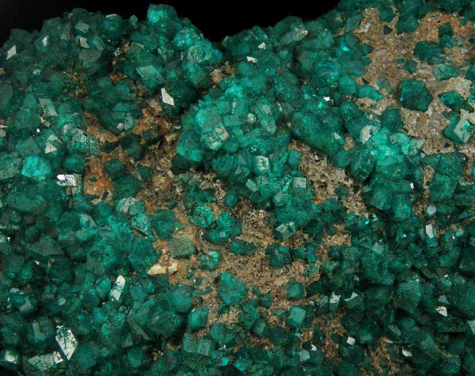 Dioptase on Calcite from Altyn-Tyube, 66 km east of Karagandy, Karaganda Oblast', Kazakhstan (Type Locality for Dioptase)