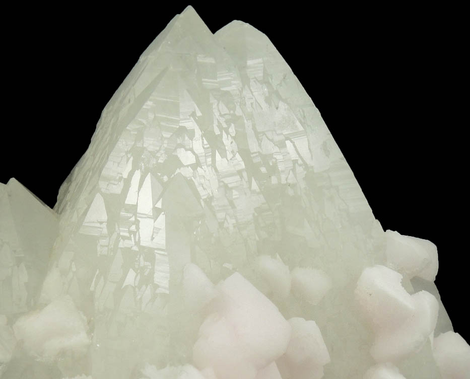 Quartz with Calcite var. Manganocalcite from Pachapaqui District, Bolognesi Province, Ancash Department, Peru