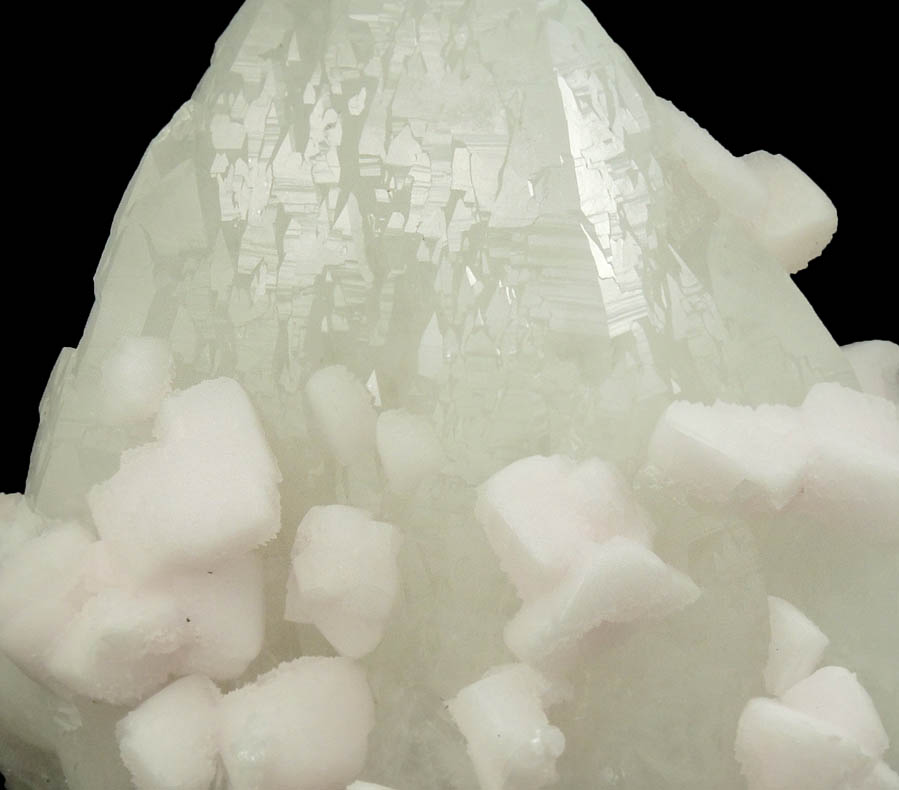 Quartz with Calcite var. Manganocalcite from Pachapaqui District, Bolognesi Province, Ancash Department, Peru