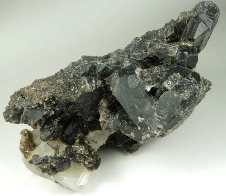 Hornblende-Pargasite from Lime Crest Quarry (Limecrest), Sussex Mills, 4.5 km northwest of Sparta, Sussex County, New Jersey