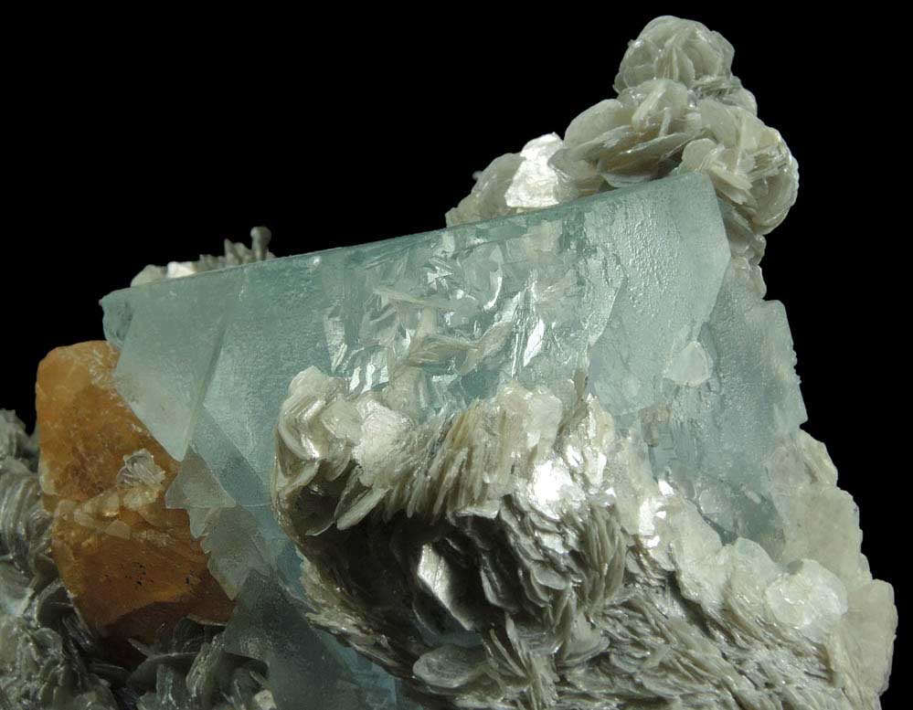 Scheelite and Fluorite on Muscovite from Xuebaoding Mountain, near Pingwu, Sichuan Province, China