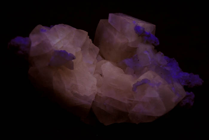 Photo below under shortwave ultraviolet illumination of Calcite from Millington Quarry, Bernards Township, Somerset County, New Jersey Calcite from Millington Quarry, Bernards Township, Somerset County, New Jersey