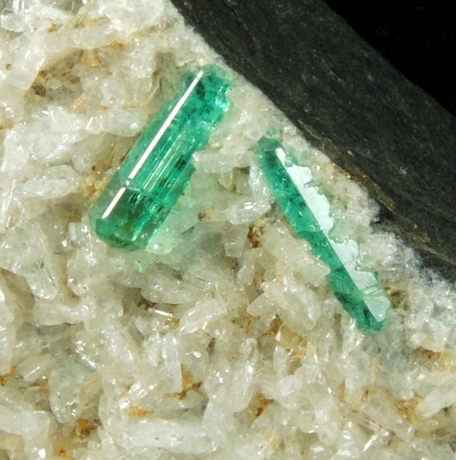 Beryl var. Emerald on Albite with Fluorapatite from Chivor Mine, Guavi-Guateque District, Boyac Department, Colombia