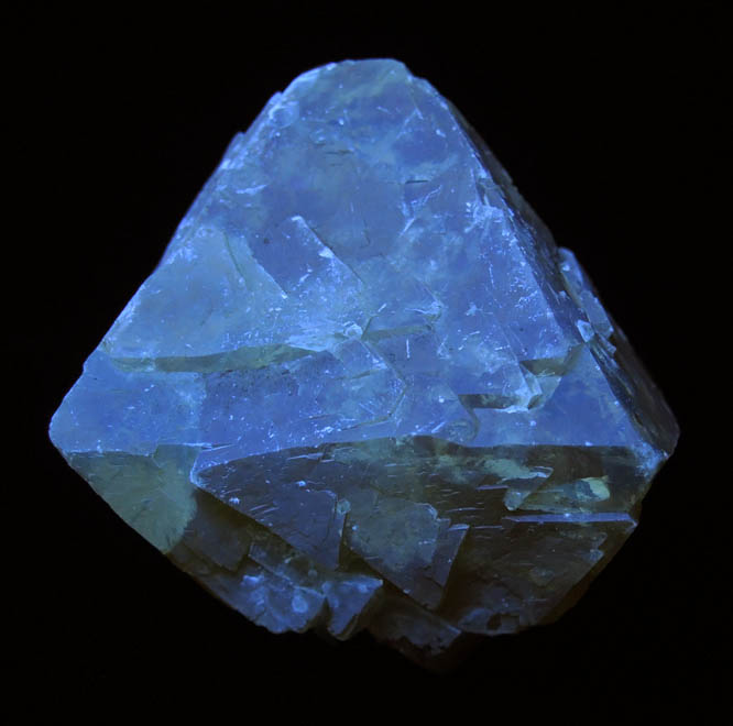 Photo below under shortwave ultraviolet illumination of Scheelite with minor Muscovite from Xuebaoding Mountain, near Pingwu, Sichuan Province, China Scheelite with minor Muscovite from Xuebaoding Mountain, near Pingwu, Sichuan Province, China