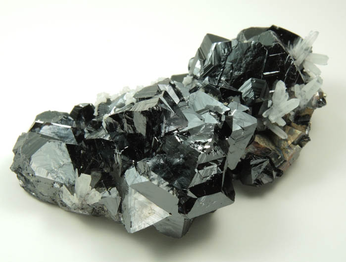 Sphalerite (Spinel Law twinned crystals) with Quartz and Calcite from Stantërg Mine, Trepca District, 7.5 km northeast of Kosozska Mitrovica, Kosovo
