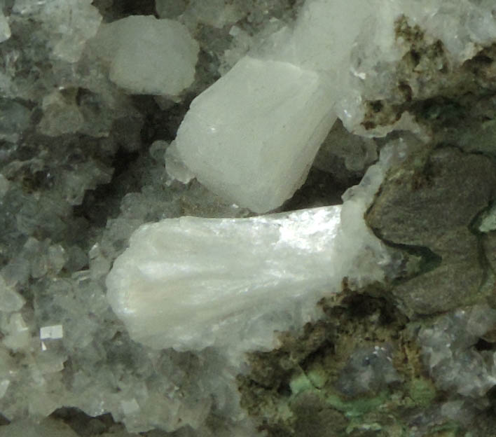 Stilbite on Heulandite from tsklahamar, 24 km NNE of Reykjavk, Hvalfjrur, Iceland