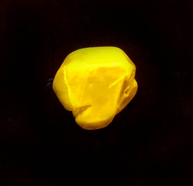 Photo below under shortwave ultraviolet illumination of Zircon from Pyin-Oo-Lwin District, Mandalay Region, Myanmar (Burma) Zircon from Pyin-Oo-Lwin District, Mandalay Region, Myanmar (Burma)