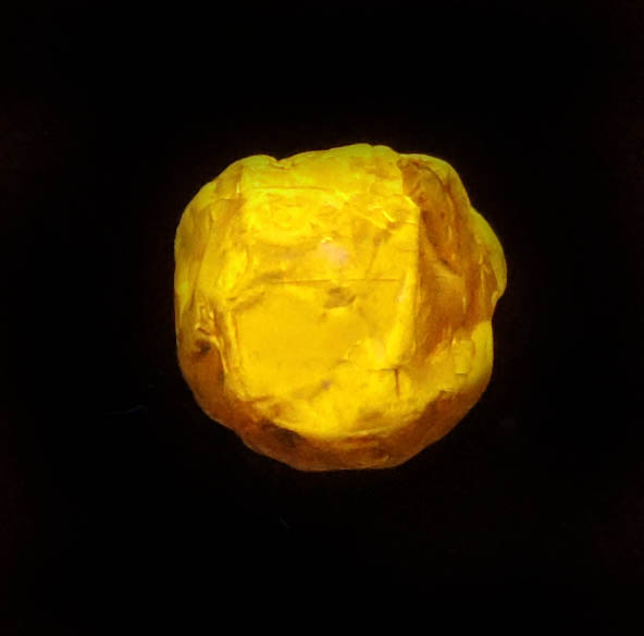 Photo below under shortwave ultraviolet illumination of Zircon from Pyin-Oo-Lwin District, Mandalay Region, Myanmar (Burma) Zircon from Pyin-Oo-Lwin District, Mandalay Region, Myanmar (Burma)