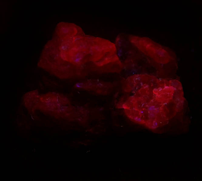 Photo below under shortwave ultraviolet illumination of Spinel from Mogok District, 115 km NNE of Mandalay, Mandalay Division, Myanmar (Burma) Spinel from Mogok District, 115 km NNE of Mandalay, Mandalay Division, Myanmar (Burma)
