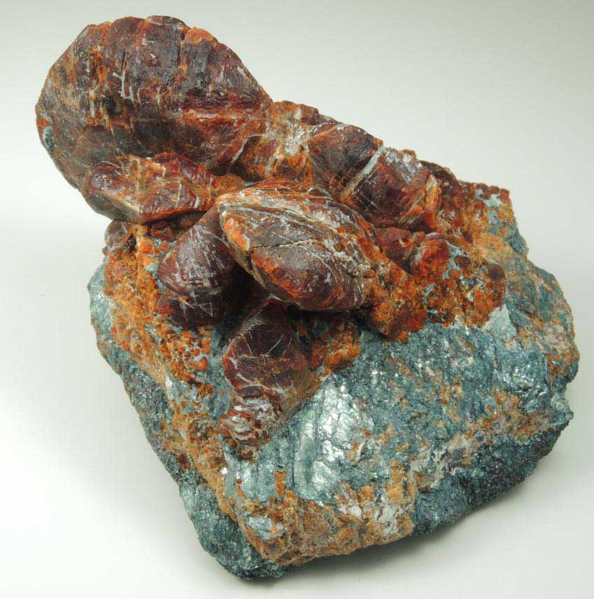 Chondrodite on Clinochlore from Tilly Foster Iron Mine, near Brewster, Putnam County, New York