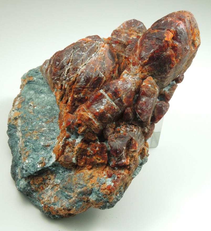 Chondrodite on Clinochlore from Tilly Foster Iron Mine, near Brewster, Putnam County, New York