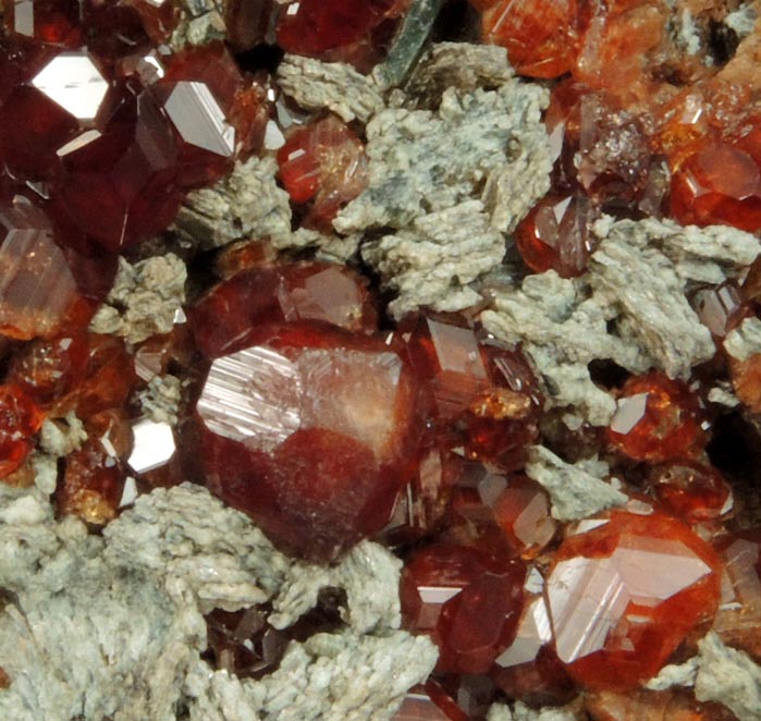 Grossular Garnet with Clinochlore from Bellecombe, Chtillon, Valle d'Aosta, Italy