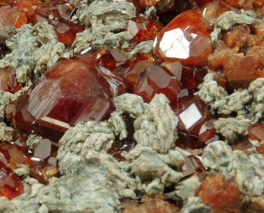 Grossular Garnet with Clinochlore from Bellecombe, Chtillon, Valle d'Aosta, Italy