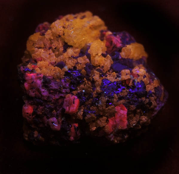 Photo below under shortwave ultraviolet illumination of Grossular var. Tsavorite Garnet (unusual linear compound crystals) from Merelani Hills, near Arusha, Tanzania Grossular var. Tsavorite Garnet (unusual linear compound crystals) from Merelani Hills, near Arusha, Tanzania