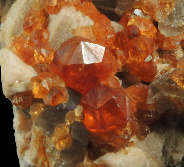 Spessartine Garnet on Microcline from Tongbei-Yunling District, Fujian Province, China